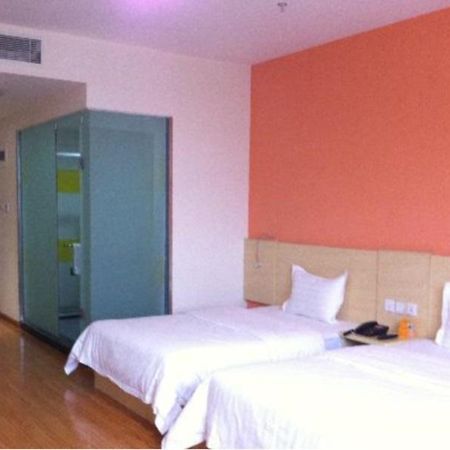 7 Days Inn Chengdu East Railway Station West Squar Εξωτερικό φωτογραφία