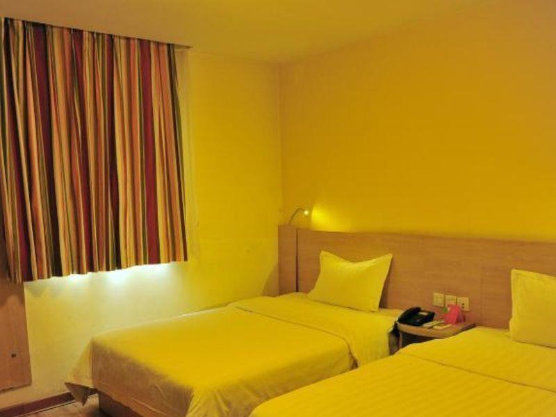 7 Days Inn Chengdu East Railway Station West Squar Εξωτερικό φωτογραφία