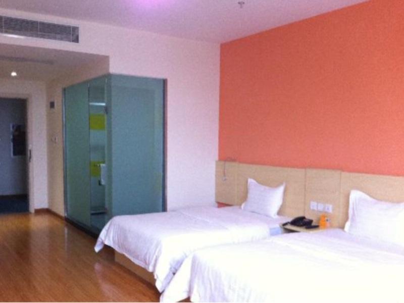 7 Days Inn Chengdu East Railway Station West Squar Εξωτερικό φωτογραφία