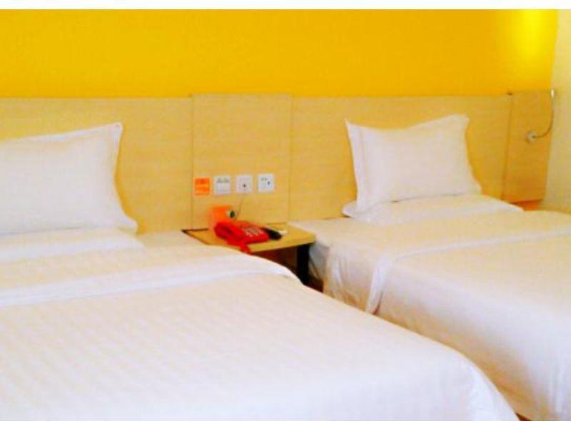 7 Days Inn Chengdu East Railway Station West Squar Εξωτερικό φωτογραφία